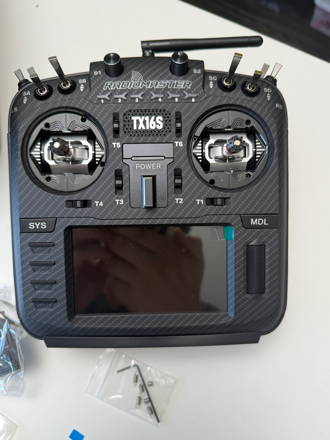 TX16S MKII MAX 4-1 Carbon/Black AG01